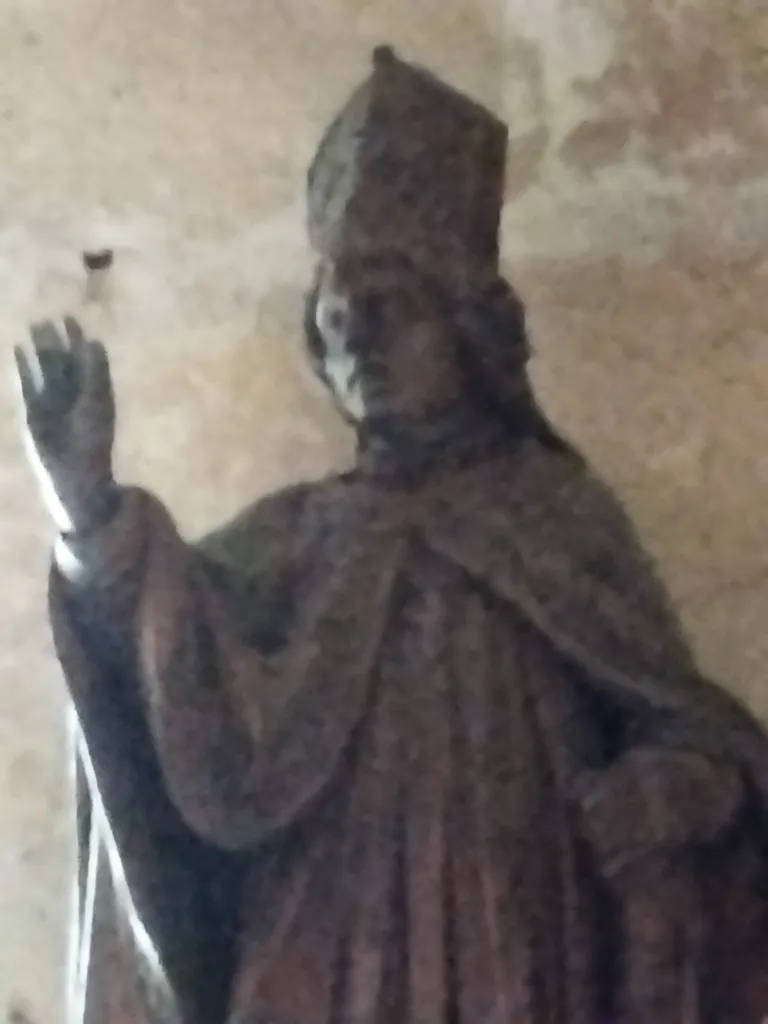 Statue : Saint évêque n° 1 dans la Collégiale Notre-Dame d'Écouis