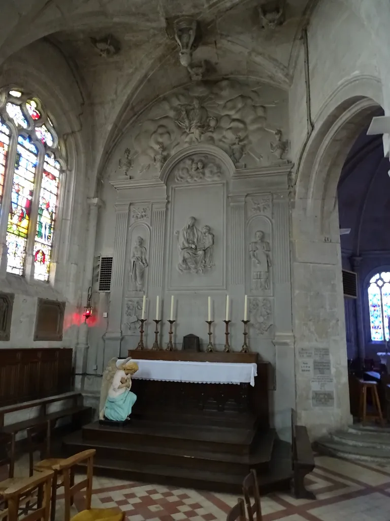 Retable de la chapelle Sainte-Anne dans l'Église Notre-Dame à Serquigny