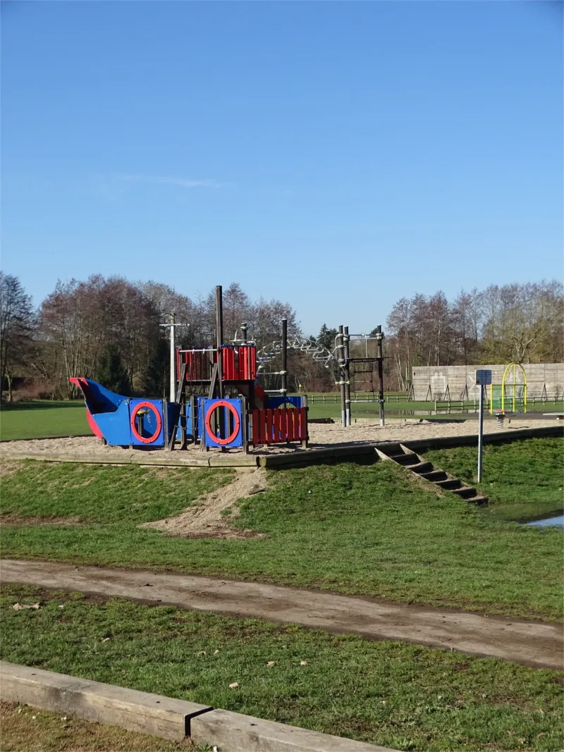 Aire de Jeux du plan d'eau de Damville