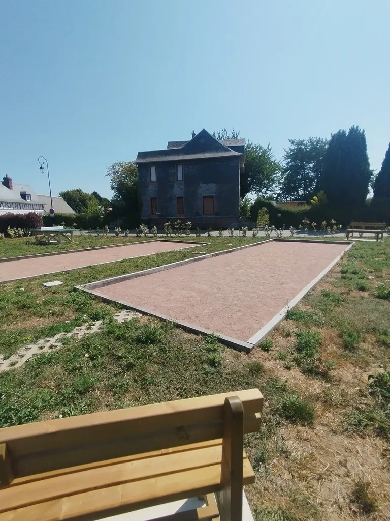 Terrain de pétanque d'Étréville