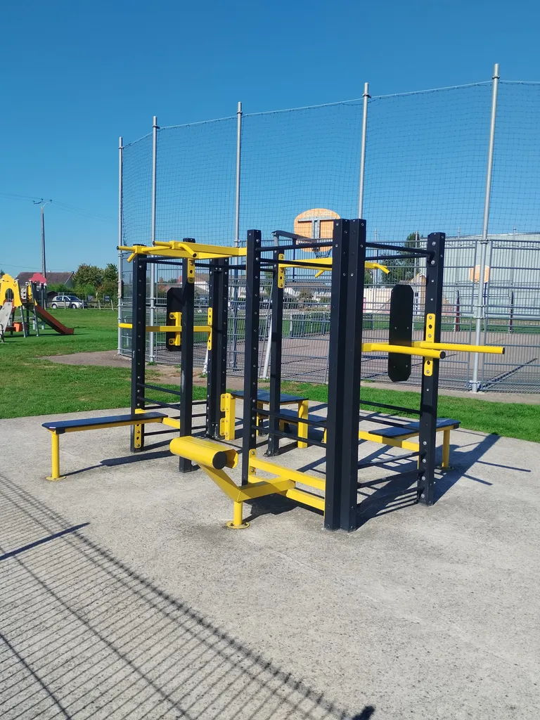Banc de musculation extérieur à Bosc-Roger-en-Roumois