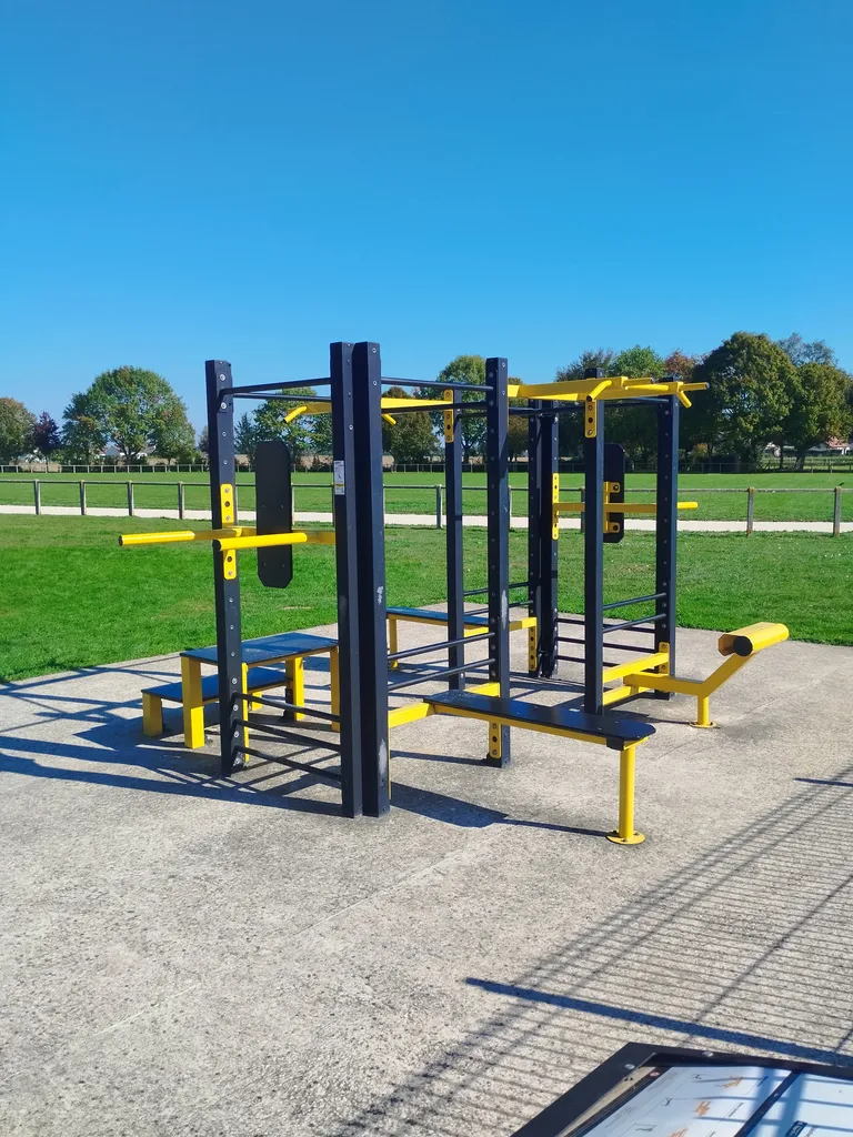 Banc de musculation extérieur à Bosc-Roger-en-Roumois