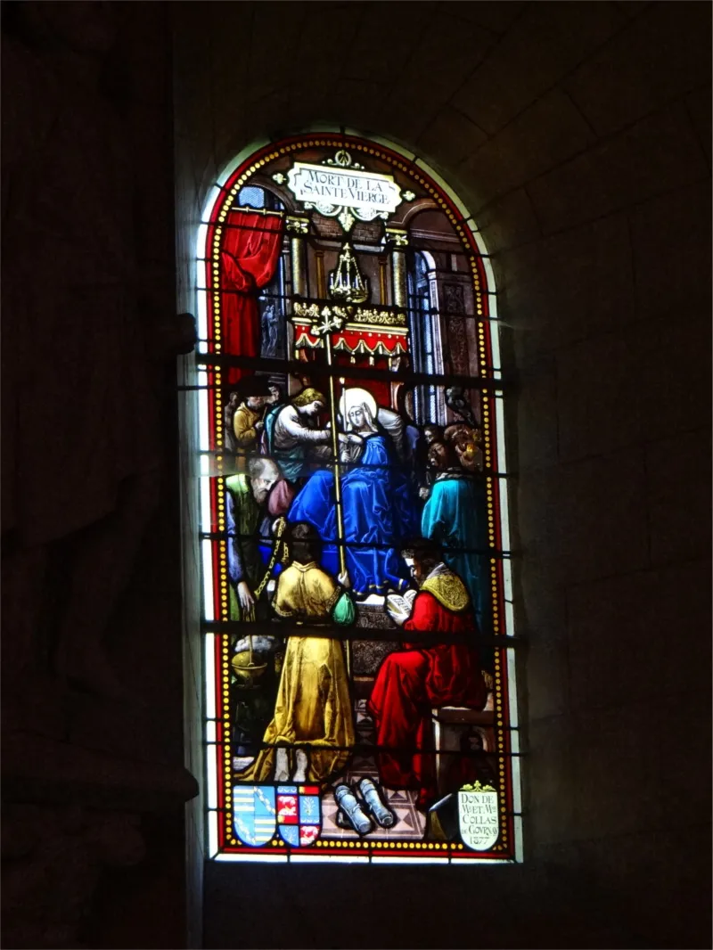 Vitrail Baie C : Mort de la Sainte-Vierge dans l'Église Notre-Dame de Chennebrun