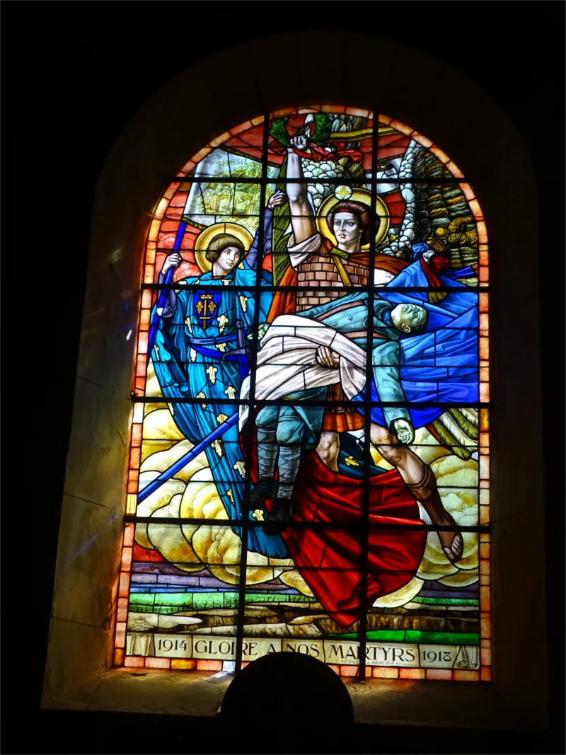 Vitrail Baie 10 : Gloire à nos Martyrs 1914-1918 dans l'Église Saint-Martin de Gasny