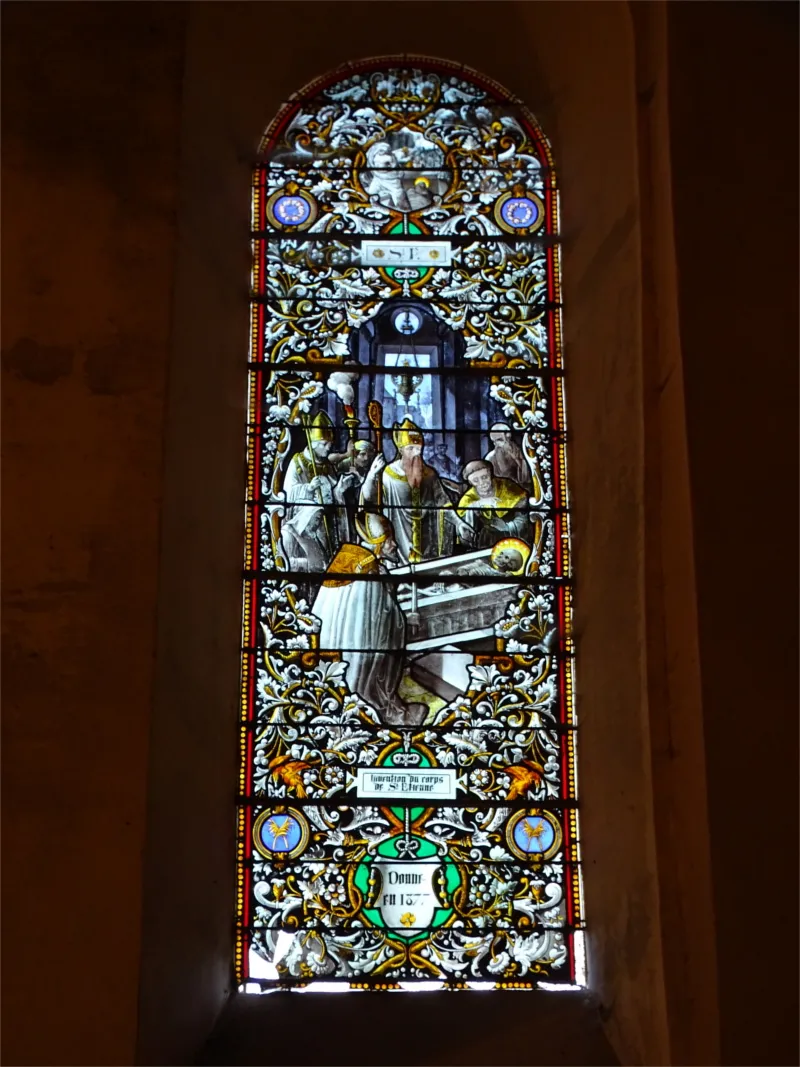 Vitrail Baie 3 : Invention du corps de St-Étienne dans l'Église de Saint-Étienne-du-Vauvray