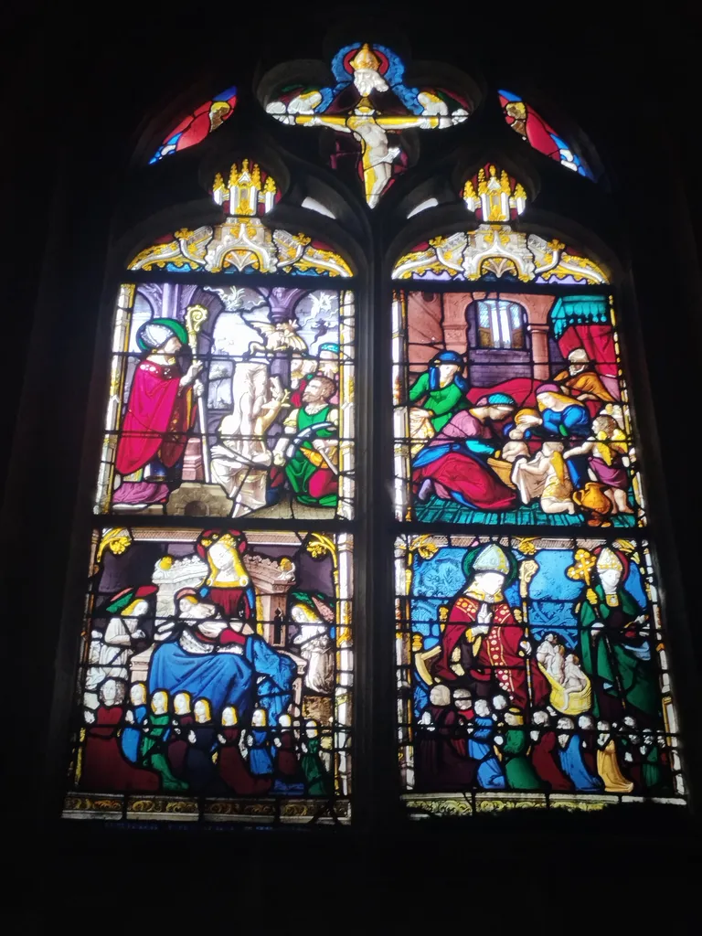 Vitrail Baie 18 : Vie de la Vierge, Saint-Nicolas et Saint-Martin dans l'Église Saint-Martin à Nonancourt