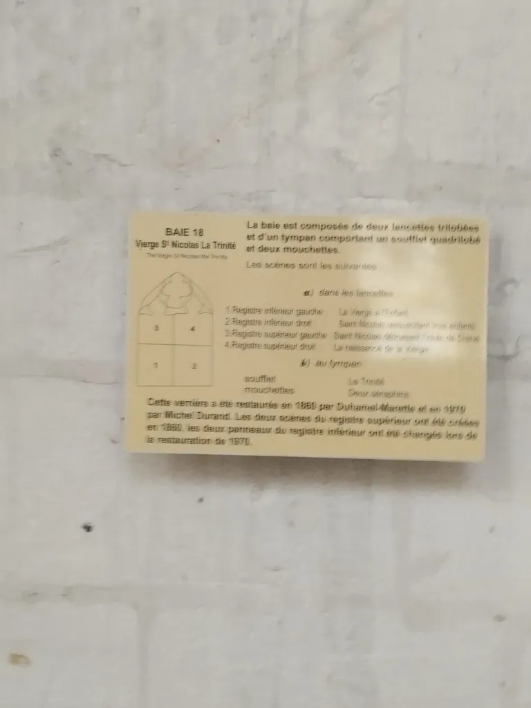 Vitrail Baie 18 : Vie de la Vierge, Saint-Nicolas et Saint-Martin dans l'Église Saint-Martin à Nonancourt