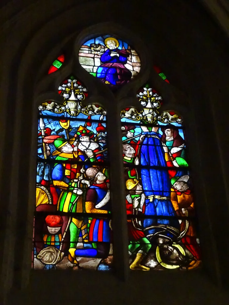 Vitrail Baie 3 : Le Crucifiement de Saint-Pierre dans l'Église Saint-Martin à Nonancourt