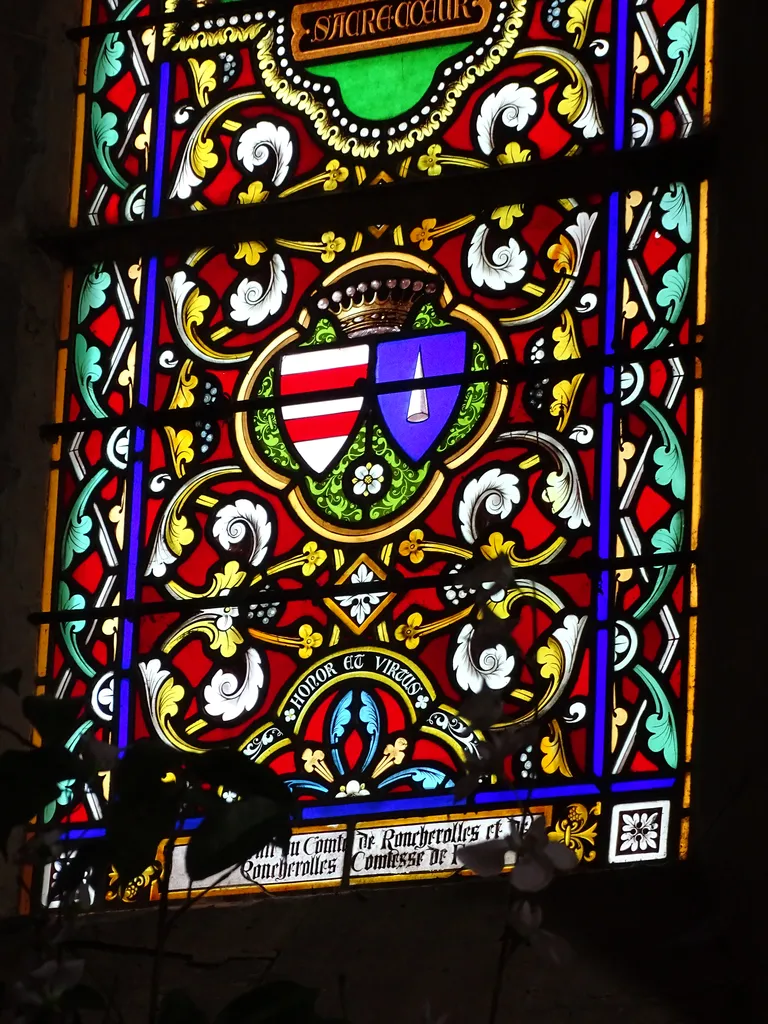 Vitrail Baie 0 : Saint-Germain, Sacré-Cœur, St-Charles-Bée dans l'Église Saint-Germain à Heuqueville