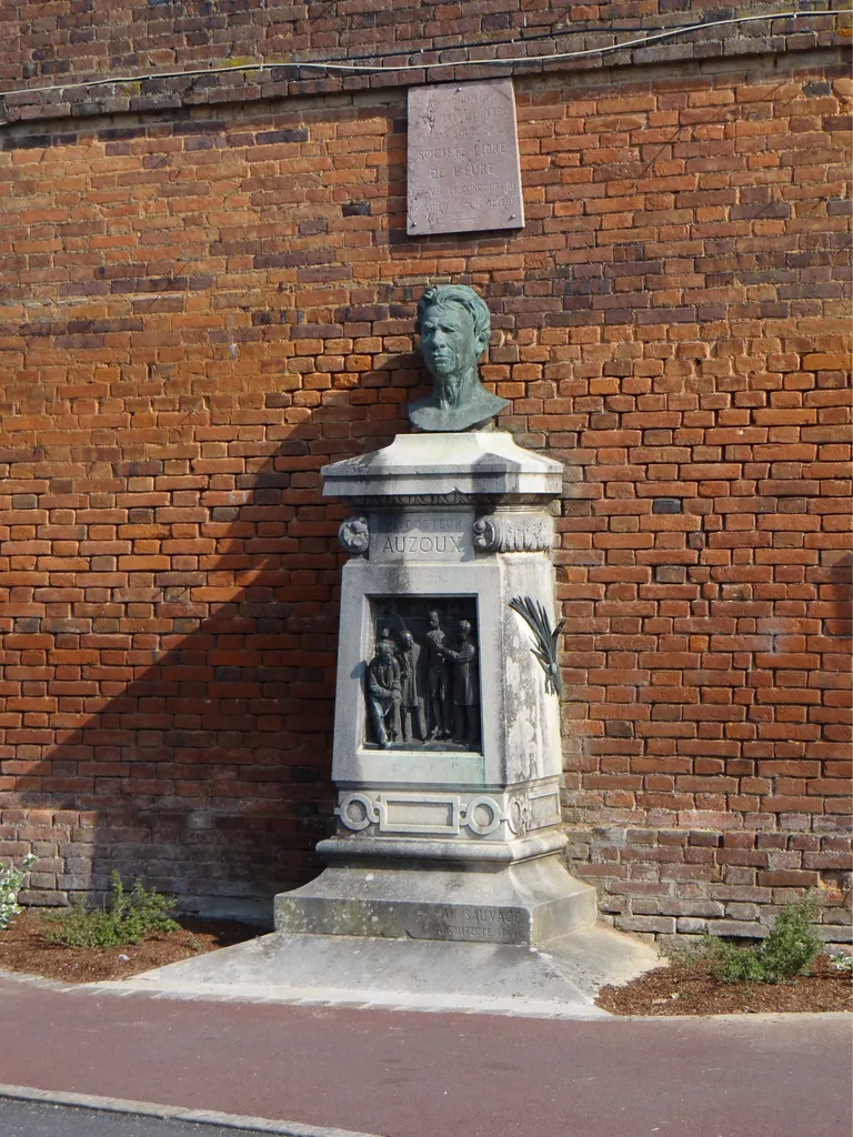 Statue Docteur Auzoux à Saint-Aubin-d'Écrosville